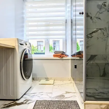 Spacious 60 Sqm Old Town With Free Parking Апартаменты *