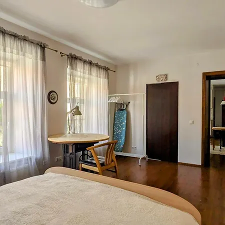 Апартаменты Spacious 60 Sqm Old Town With Free Parking