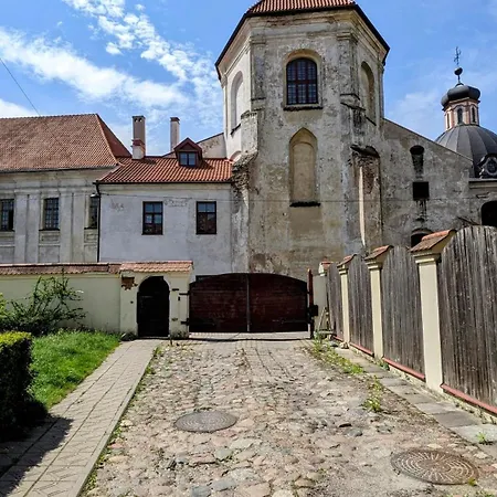 Spacious 60 Sqm Old Town With Free Parking Апартаменты *