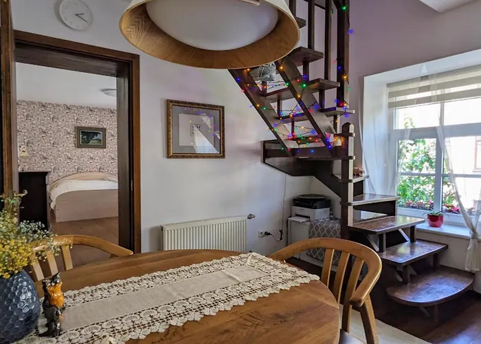 Spacious 60 Sqm Old Town With Free Parking Apartment