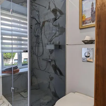 Lägenhet Spacious 60 Sqm Old Town With Free Parking *