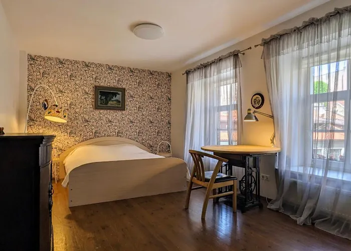 Spacious 60 Sqm Old Town With Free Parking *